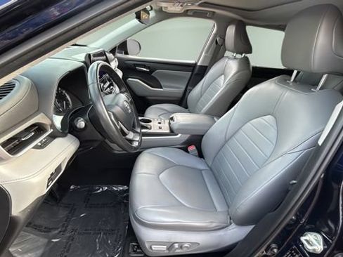 Used 2023 Toyota Highlander XLE FWD image 18