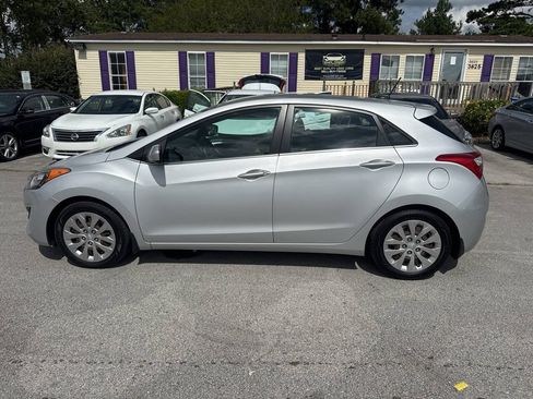 Used 2016 Hyundai Elantra GT FWD image 9