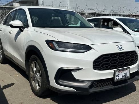 Used 2023 Honda HR-V LX image 2