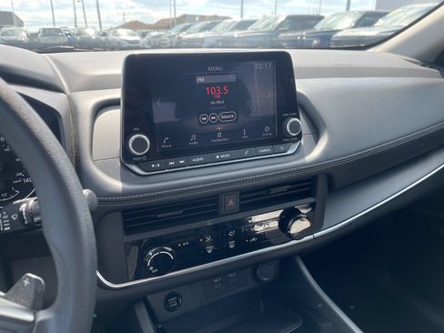Used 2024 Nissan Rogue S AWD/4WD image 20