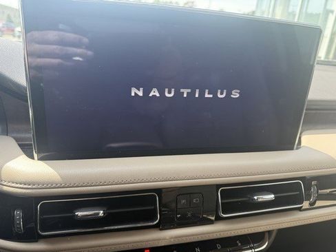 Used 2021 Lincoln Nautilus Reserve w/ Equipment Group 201A image 13