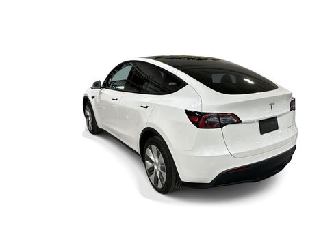 Certified 2023 Tesla Model Y Long Range AWD/4WD image 4