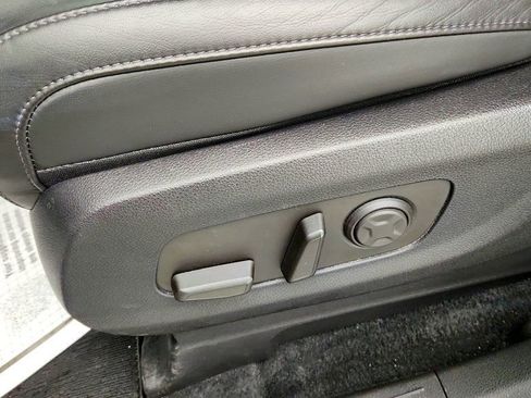 Used 2025 Kia Carnival FWD image 11