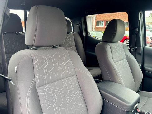 Used 2016 Toyota Tacoma TRD Sport w/ Exterior Package image 18