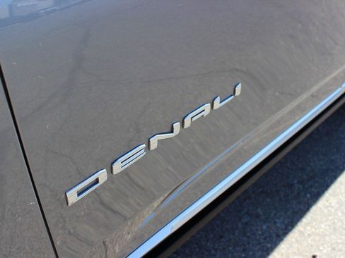 Used 2021 GMC Yukon Denali image 3