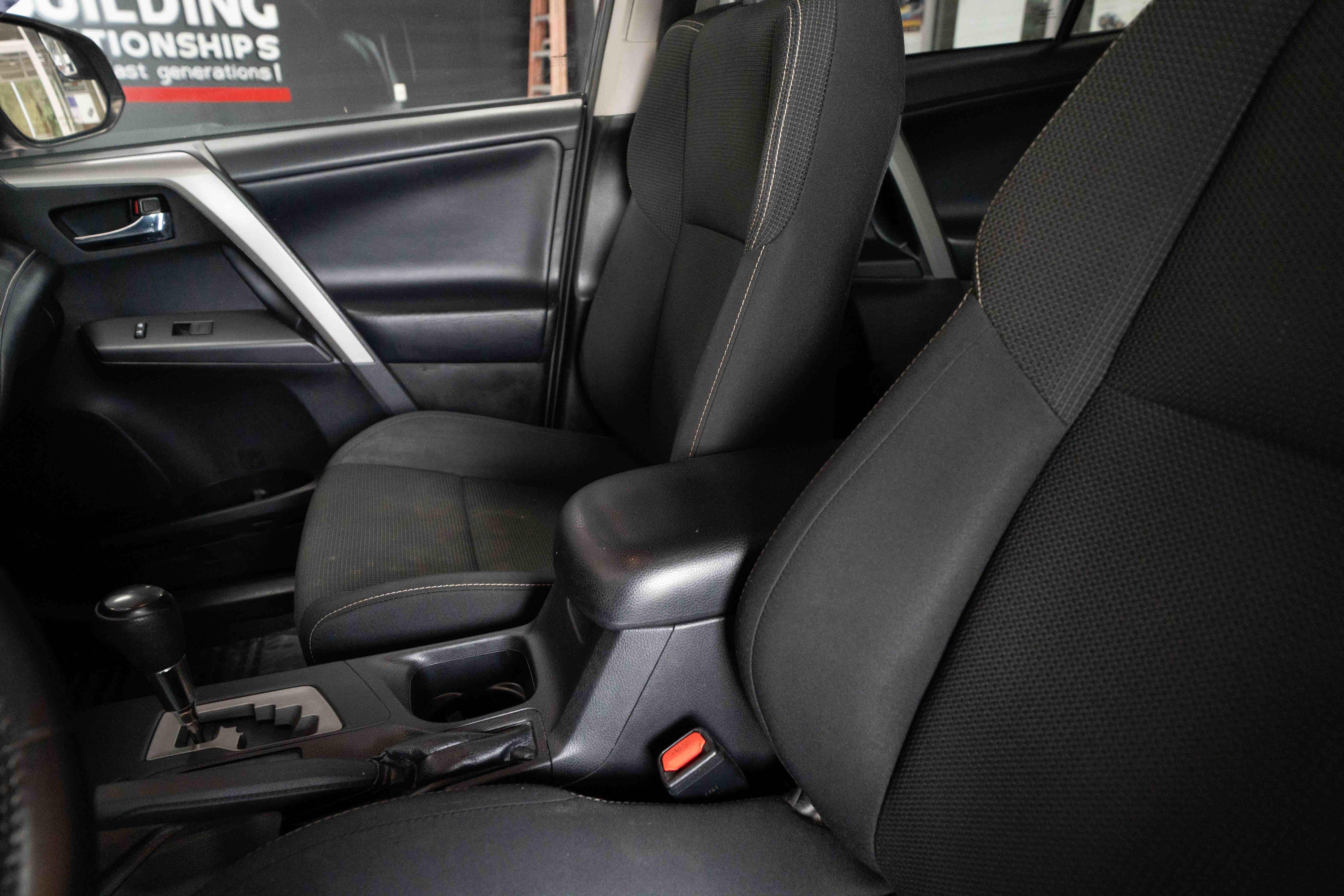 Used 2018 Toyota RAV4 XLE AWD/4WD image 10