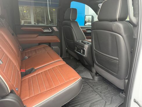 Used 2025 GMC Sierra 3500 Denali Ultimate image 6