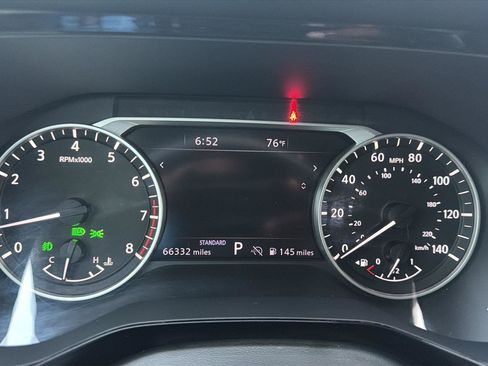 Used 2022 Nissan Pathfinder SL FWD image 8