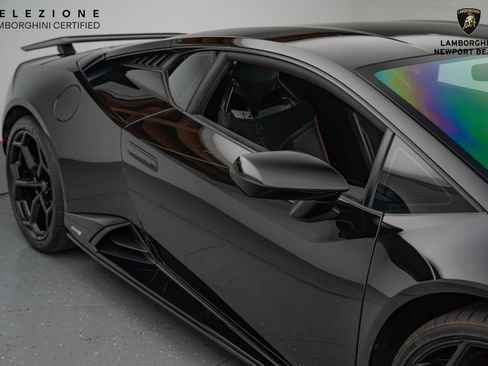 Used 2023 Lamborghini Huracan Tecnica image 3