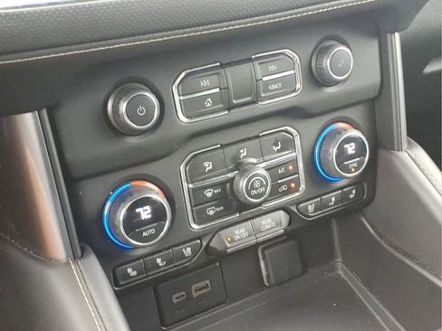 Used 2023 Chevrolet Suburban Premier AWD/4WD image 10