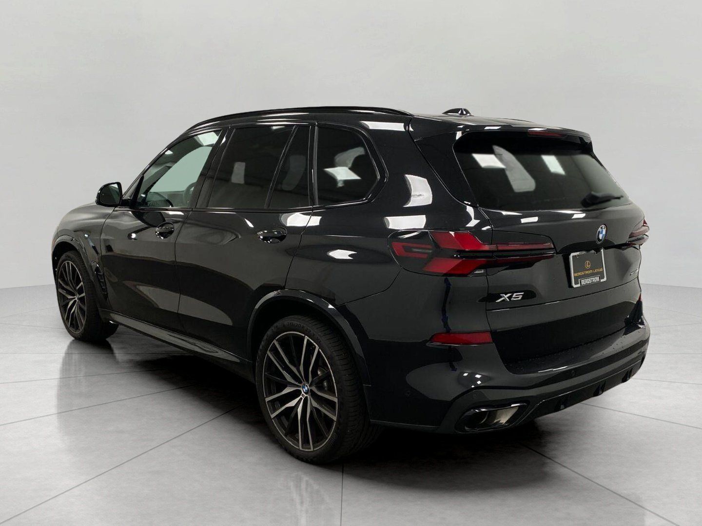 Used 2026 BMW X5 sDrive40i w/ Executive Package RWD image 10