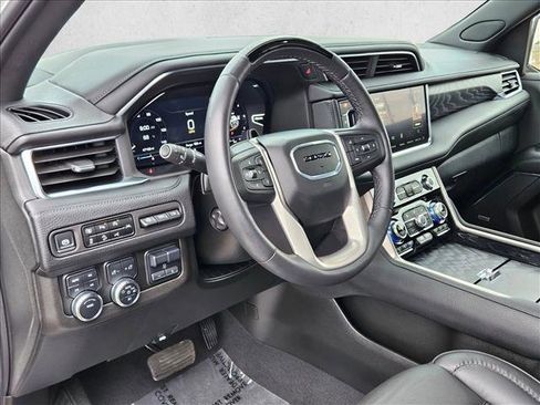 Used 2024 GMC Yukon XL Denali w/ Advanced Technology Package image 10