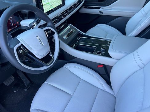 New 2026 Lincoln Aviator AWD w/ Jet Appearance Package image 8
