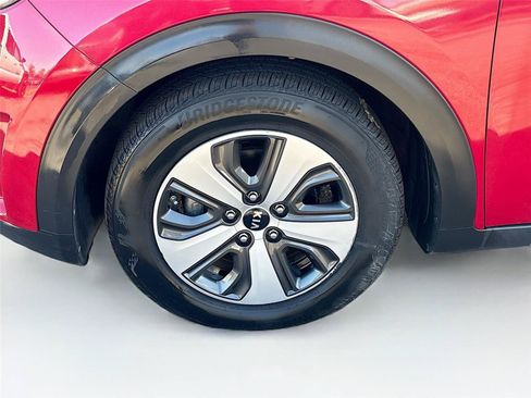 Used 2017 Kia Niro EX FWD image 30