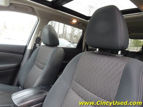 Used 2018 Nissan Rogue SV w/ Sun & Sound Touring Package AWD/4WD image 12