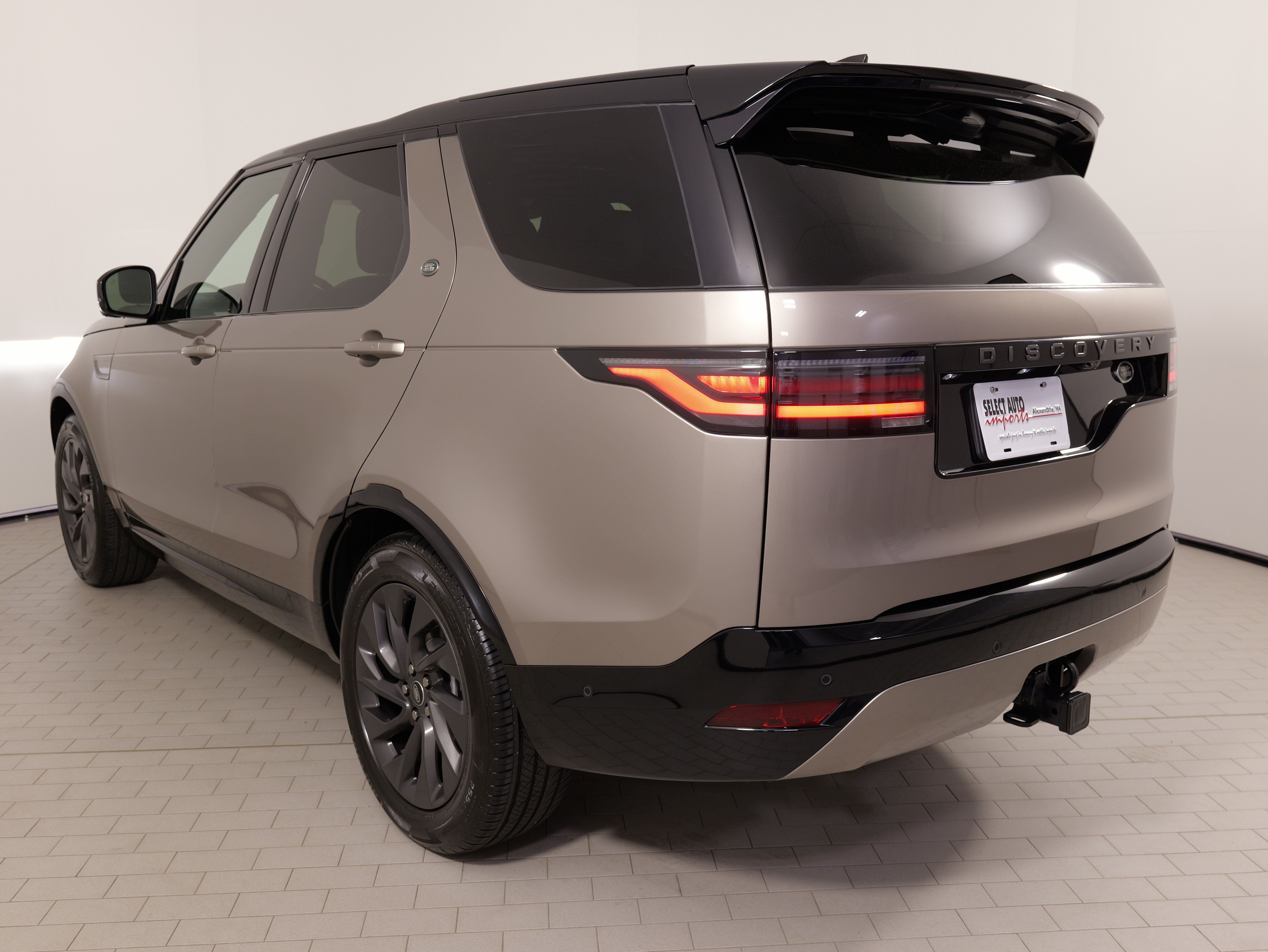 Used 2023 Land Rover Discovery S R-Dynamic AWD/4WD image 16