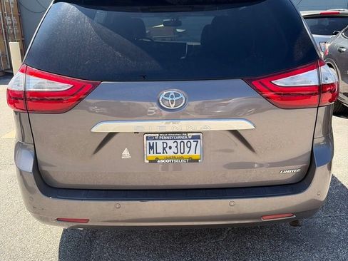 Used 2015 Toyota Sienna Limited Premium FWD image 22