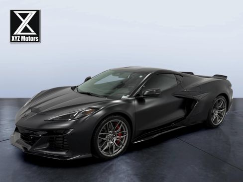 Used 2024 Chevrolet Corvette Z06 RWD image 2