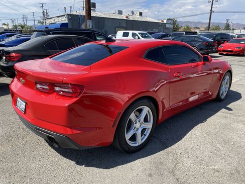 Used 2021 Chevrolet Camaro LT RWD image 9