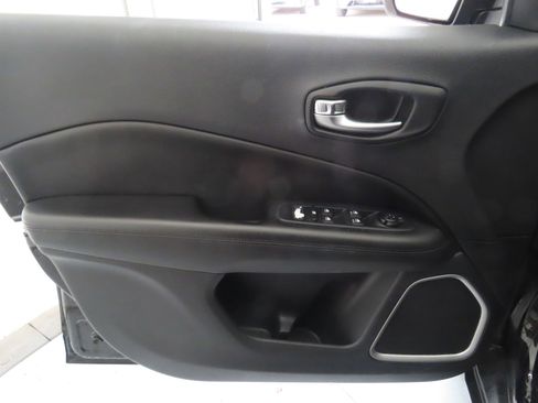 Used 2021 Jeep Compass Latitude FWD image 10