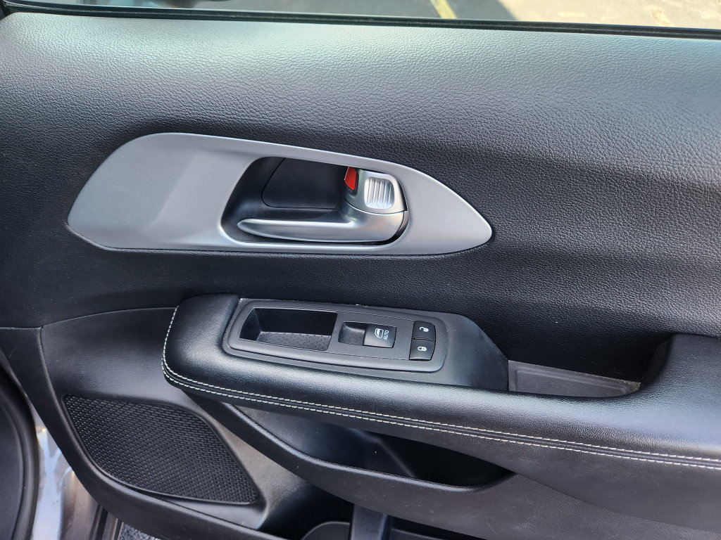 Used 2021 Chrysler Pacifica Touring-L w/ Premium & Safety Sphere Group FWD image 37