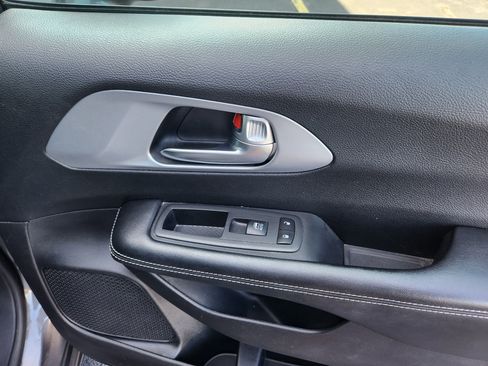 Used 2021 Chrysler Pacifica Touring-L w/ Premium & Safety Sphere Group FWD image 37