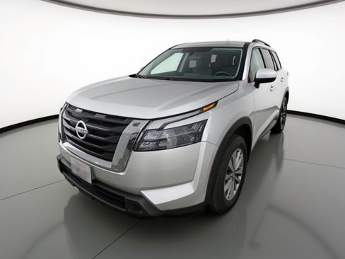 Used 2025 Nissan Pathfinder SV AWD/4WD image 3