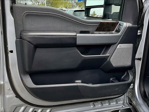 Used 2022 Ford F150 Lariat w/ Equipment Group 502A High image 17