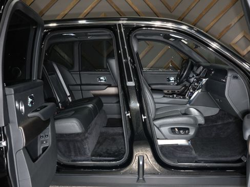 Used 2019 Rolls-Royce Cullinan image 24