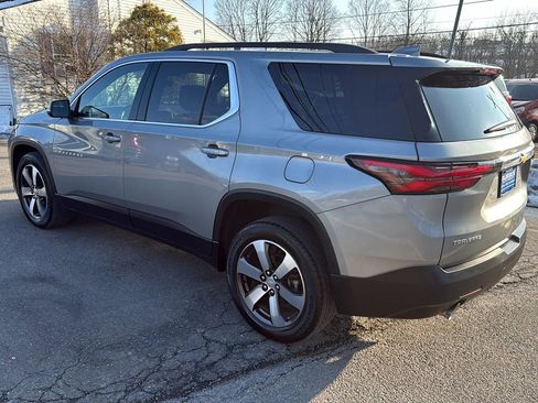 Used 2023 Chevrolet Traverse LT w/ LT Premium Package AWD/4WD image 5