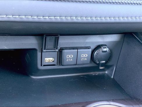 Used 2021 Toyota Highlander Platinum FWD image 34