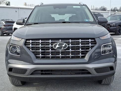 Used 2023 Hyundai Venue SEL image 2