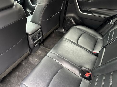 Used 2019 Toyota RAV4 XLE Premium image 12