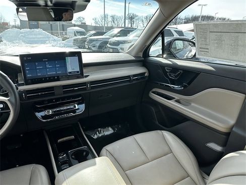 Certified 2024 Lincoln Corsair AWD w/ Equipment Group 101A image 17