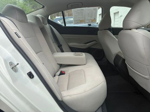 Used 2025 Nissan Altima 2.5 SV FWD image 40