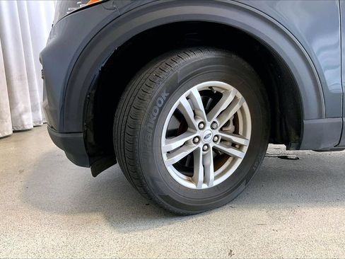 Used 2024 Ford Explorer XLT RWD image 20