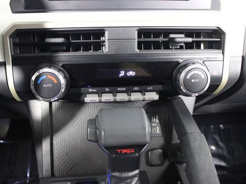 Used 2024 Toyota Tacoma TRD Off-Road image 17