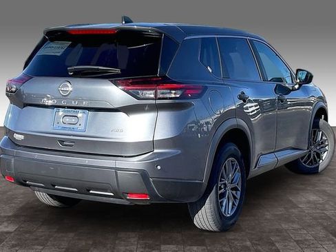 Used 2024 Nissan Rogue S image 2
