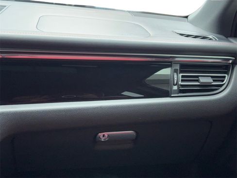 Used 2022 Porsche Macan S image 20