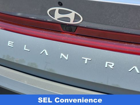 Certified 2025 Hyundai Elantra SEL FWD image 11