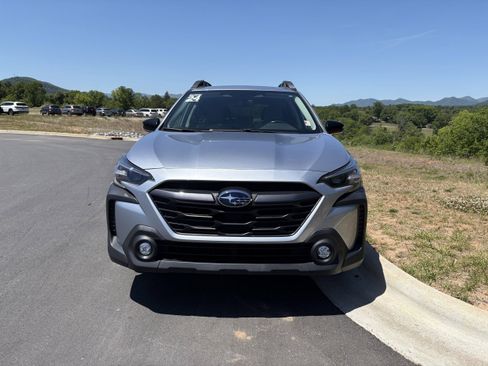 Used 2024 Subaru Outback Premium AWD/4WD image 2