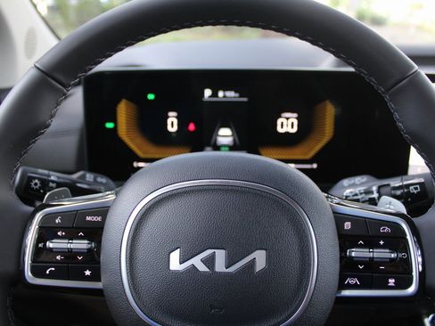 New 2026 Kia Carnival EX image 35