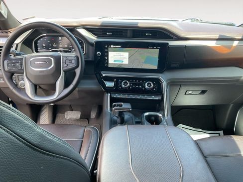 Used 2024 GMC Sierra 1500 Denali w/ Technology Package AWD/4WD image 10