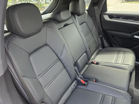 Used 2024 Porsche Cayenne AWD/4WD image 27