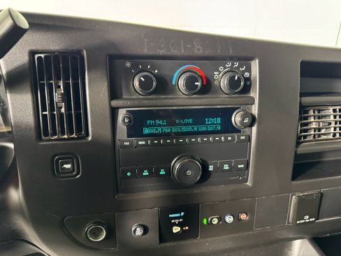 Used 2019 Chevrolet Express 3500 w/ Driver Convenience Package image 26