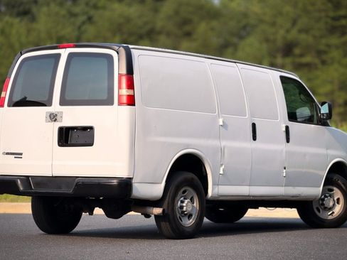 Used 2014 Chevrolet Express 2500 RWD image 11