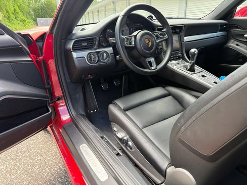 Used 2018 Porsche 911 Carrera 4S AWD/4WD image 9