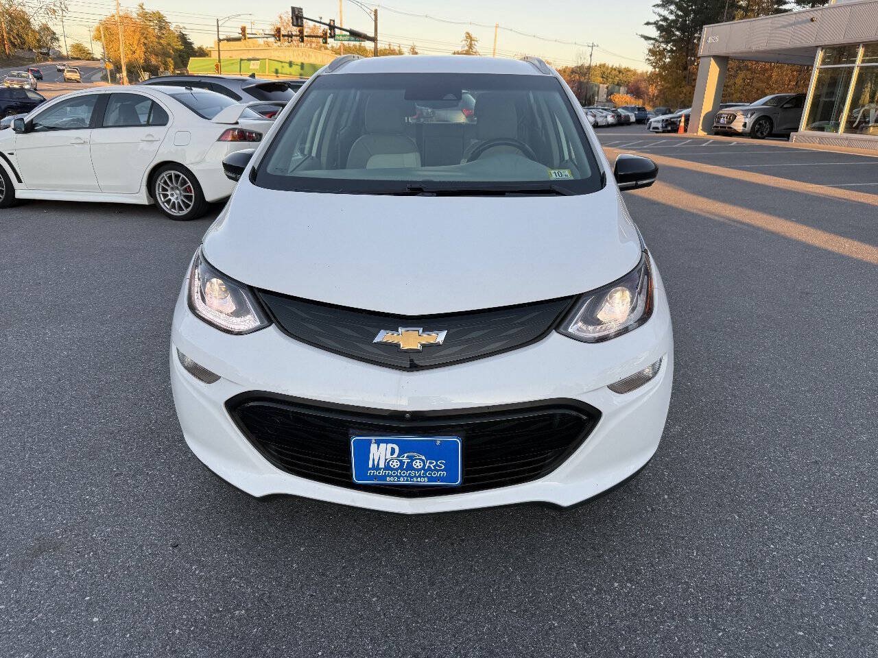 Used 2017 Chevrolet Bolt Premier w/ Driver Confidence II Package FWD image 3
