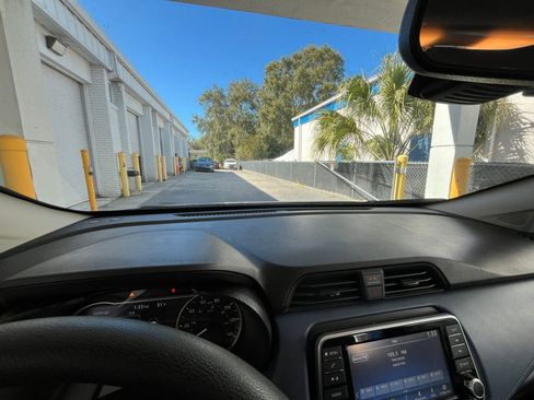 Used 2025 Nissan Versa SV image 33