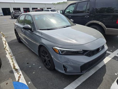 Used 2025 Honda Civic Sport image 3